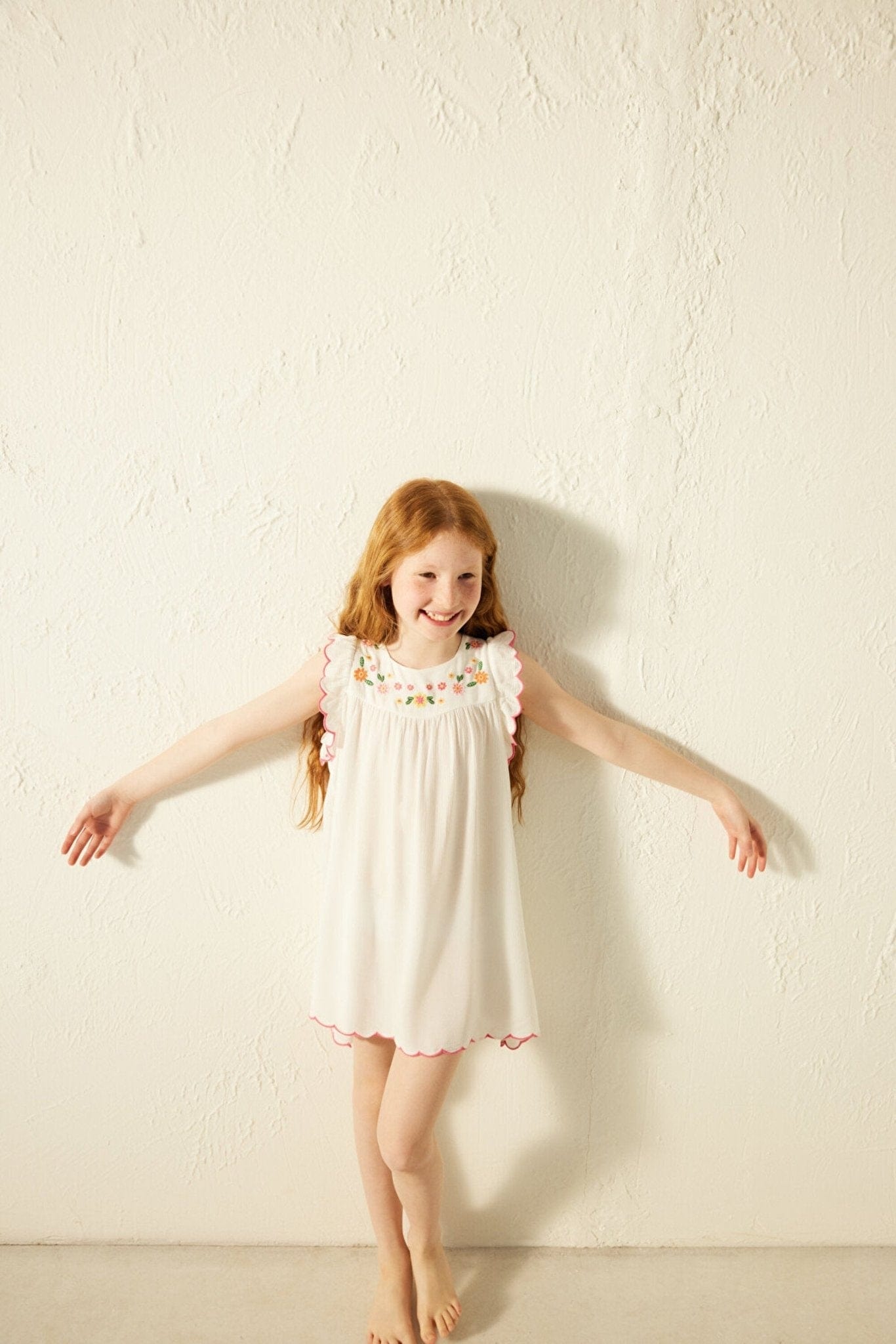 Girl's Daisy Patterned White Dress 3-4 FLEXISB