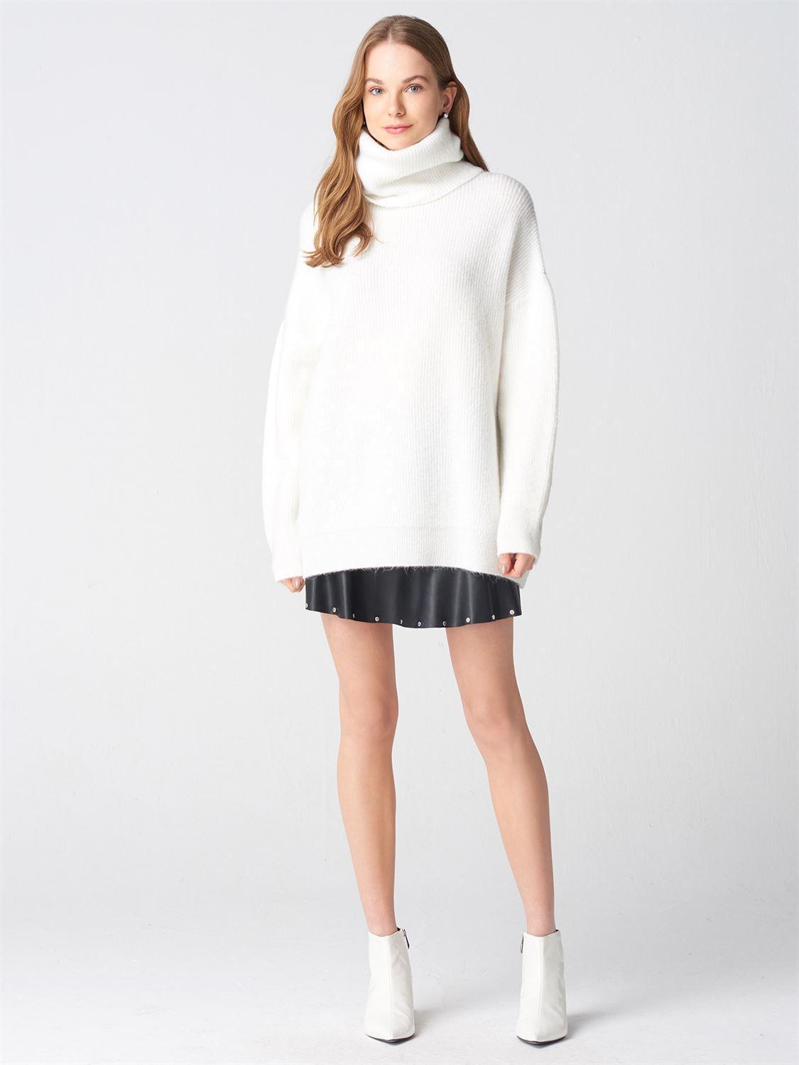 Turtleneck Wide Sweater Ecru / One Size ZEFASH